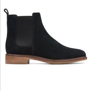 NWOT black suede chelsea boots